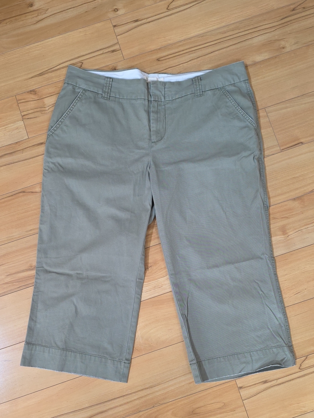 GAP Favorite Chino Cropped Capri Pants Size 16 Olive Green Khaki